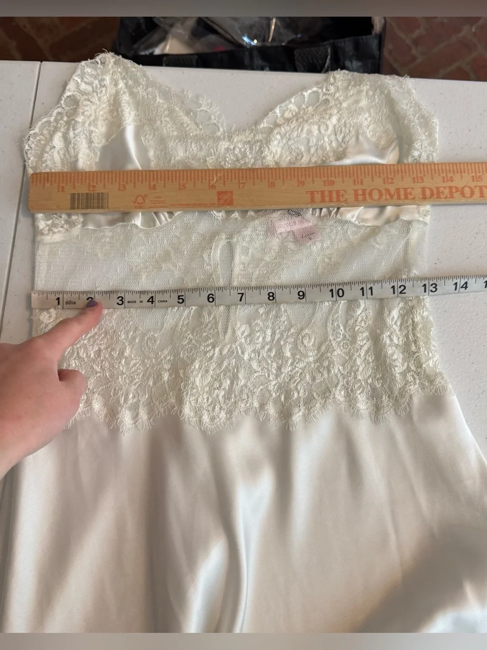 Victoria’s Secret Long Bridal Chantilly Lace Maxi Lace Dress size small 2004 - Picture 8 of 9